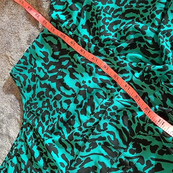 WAS  $68. TORRID Hi/lo Green/Black  sheer top size 2 - Picture 5 of 15